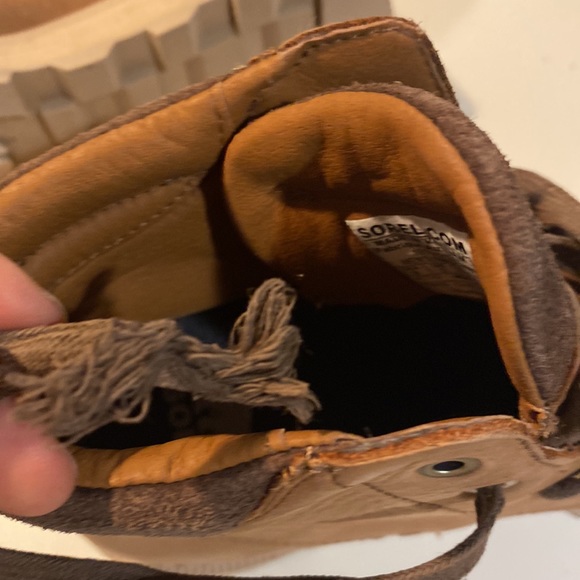 Sorel waterproof boots NOTE: size 8 - Picture 4 of 11